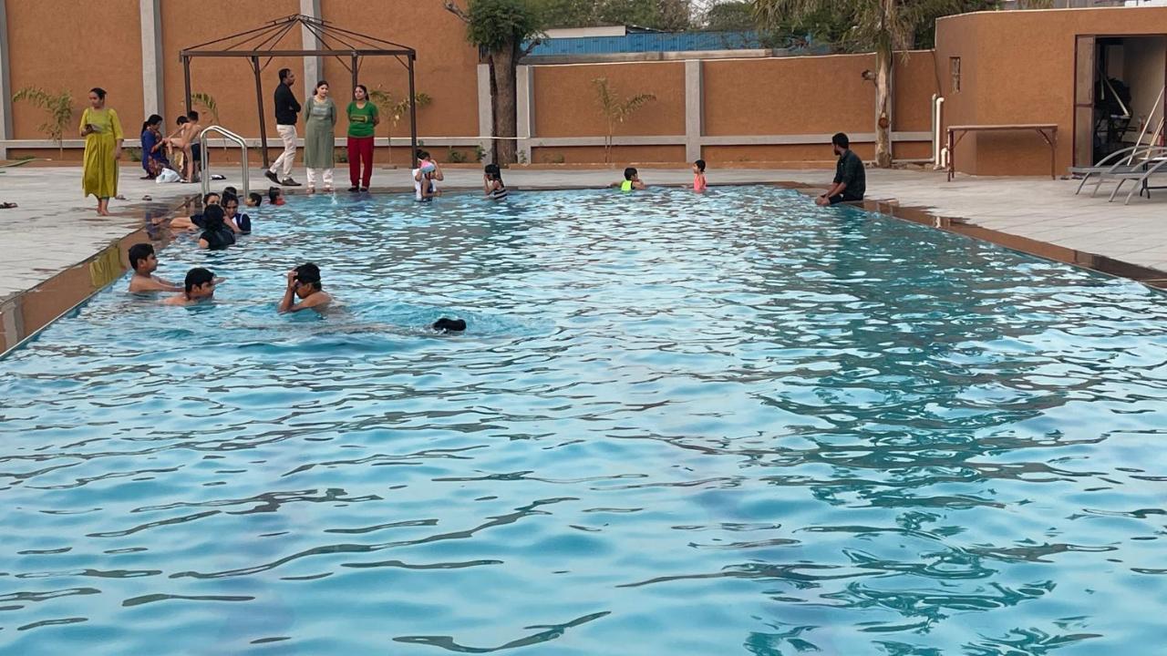 Heaven 7 Hotel & Resort Himatnagar Exterior foto
