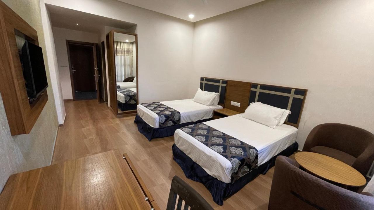 Heaven 7 Hotel & Resort Himatnagar Exterior foto