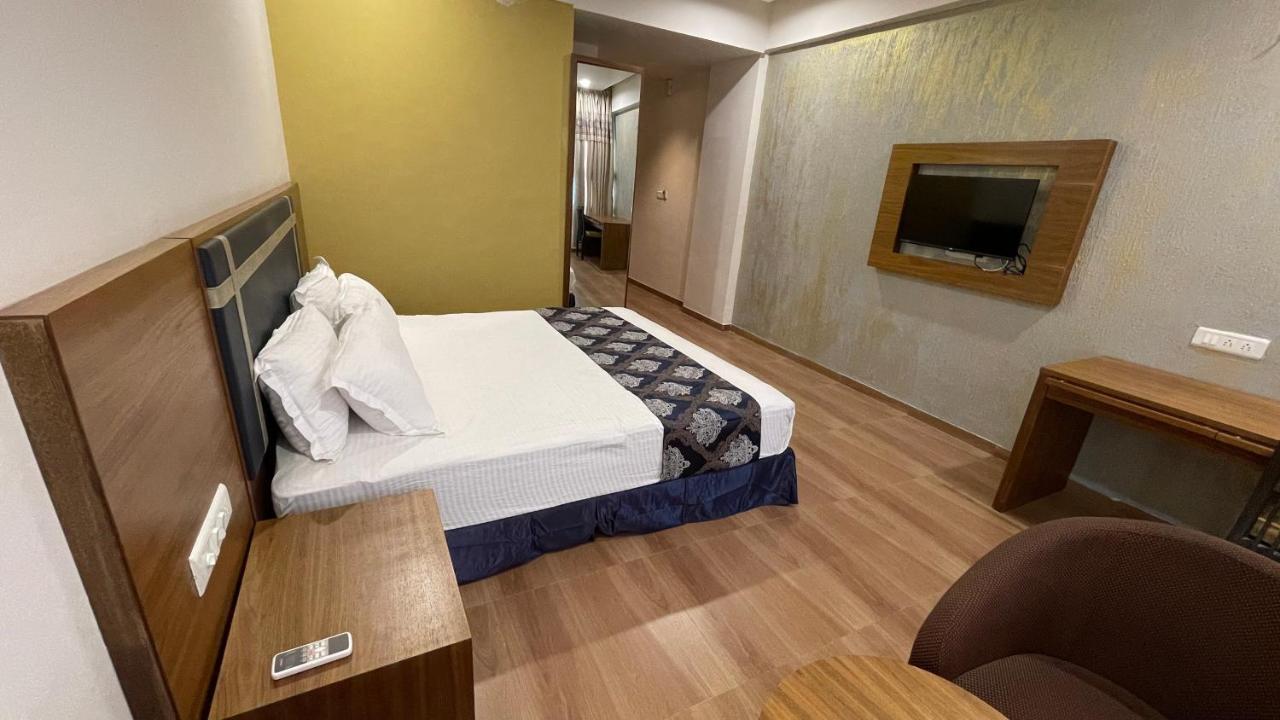Heaven 7 Hotel & Resort Himatnagar Exterior foto