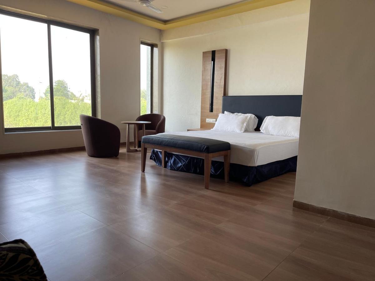 Heaven 7 Hotel & Resort Himatnagar Exterior foto