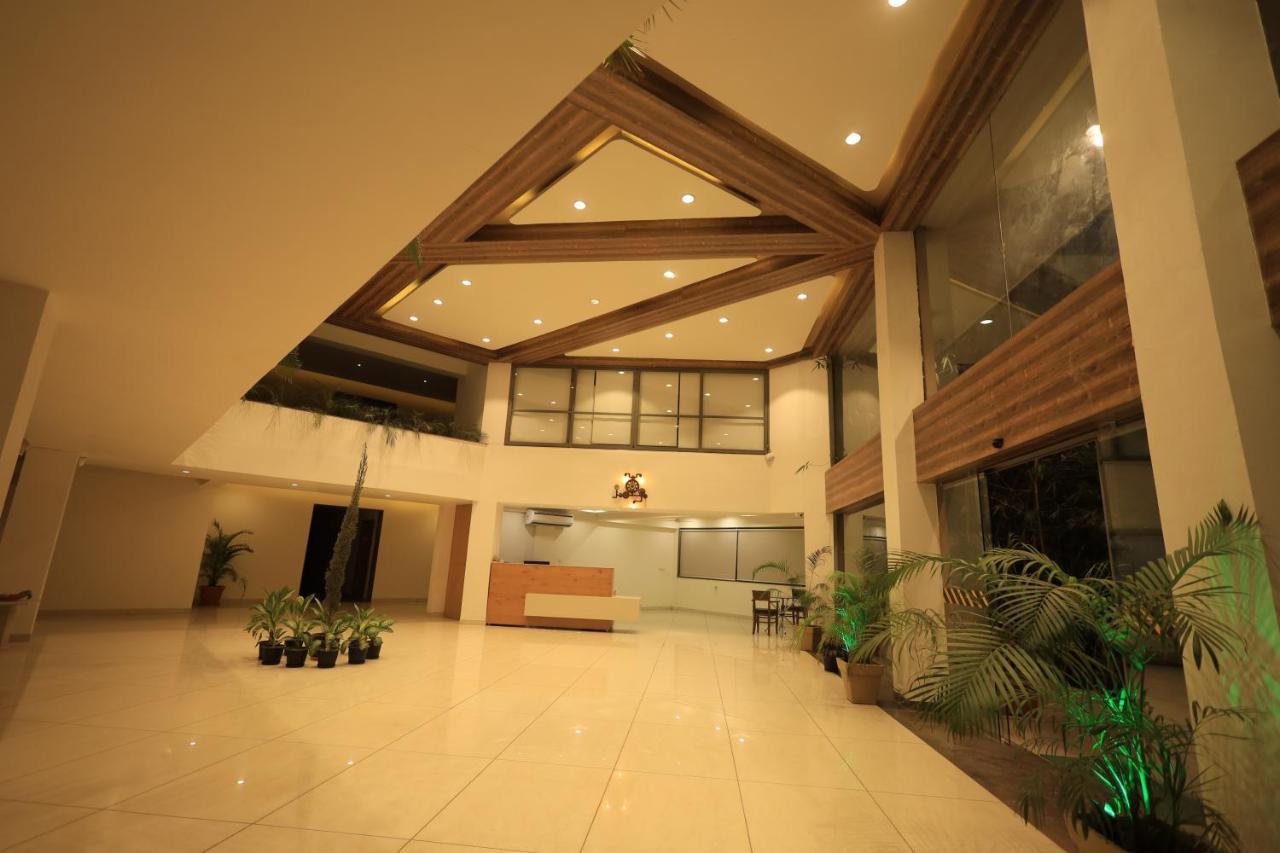 Heaven 7 Hotel & Resort Himatnagar Exterior foto