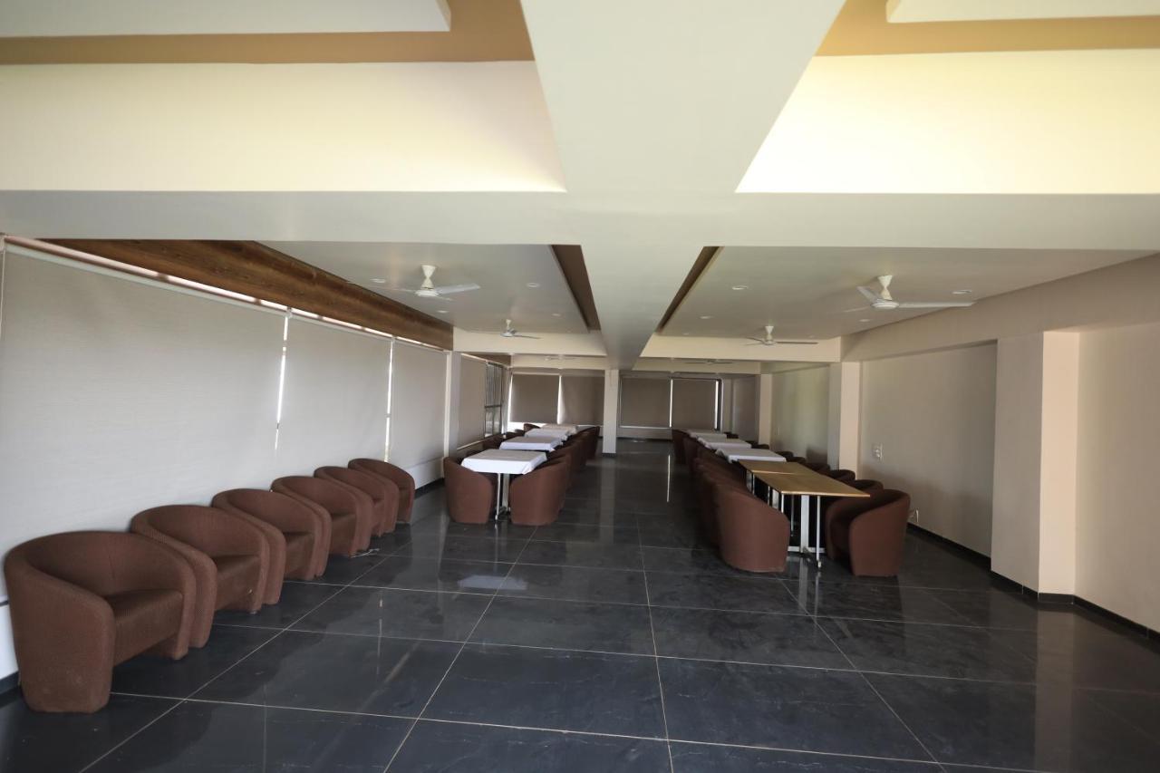 Heaven 7 Hotel & Resort Himatnagar Exterior foto